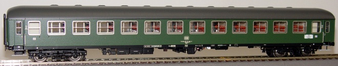 Passenger car 2nd class type Bum 234 of "Worthersee" train<br /><a href='images/pictures/LS_Models/46146.jpg' target='_blank'>Full size image</a>